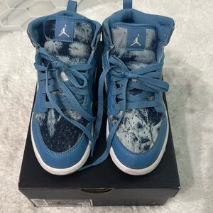 Jordan 1 MID (PS) size 2 Y